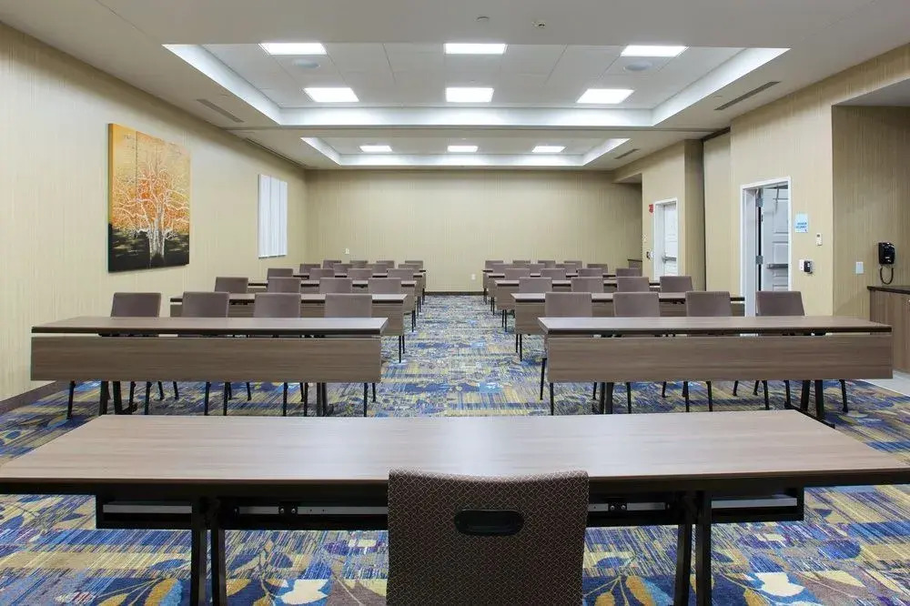Holiday Inn Express Fargo SW I-94 45th St