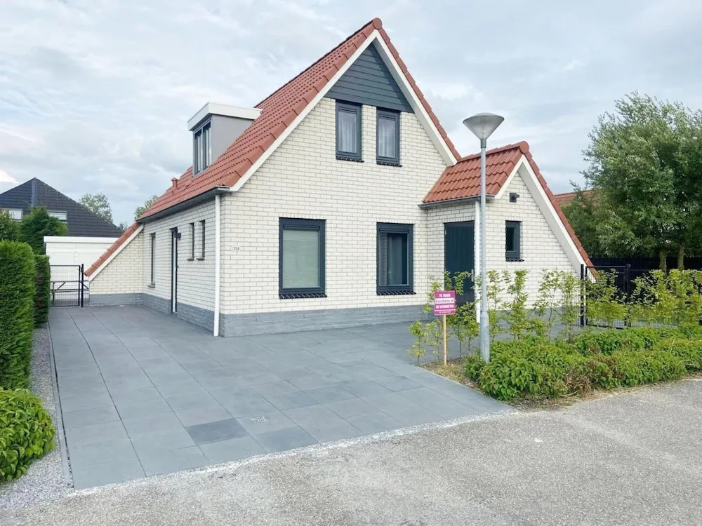 Holiday Home With Pet-friendly Garden