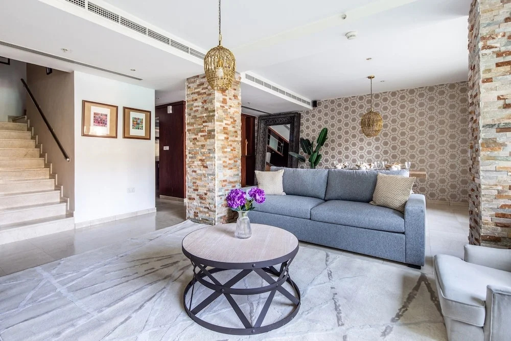 Spectacular 2BR in Upscale Burj Khalifa District