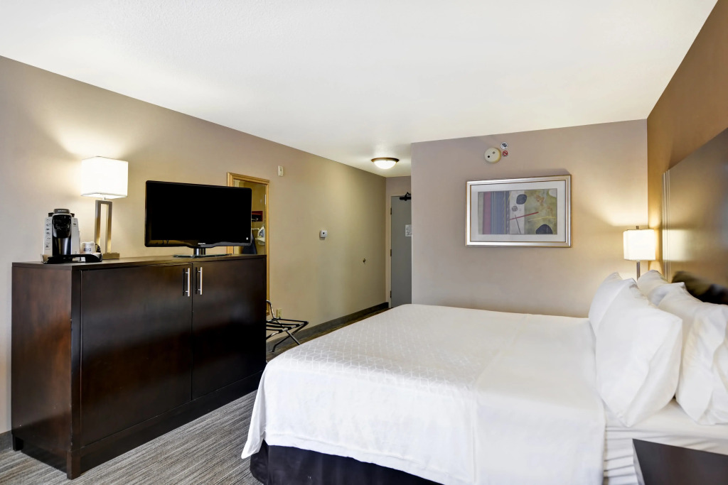 Holiday Inn Express Hotel & Suites Milwaukee-New Berlin by IHG