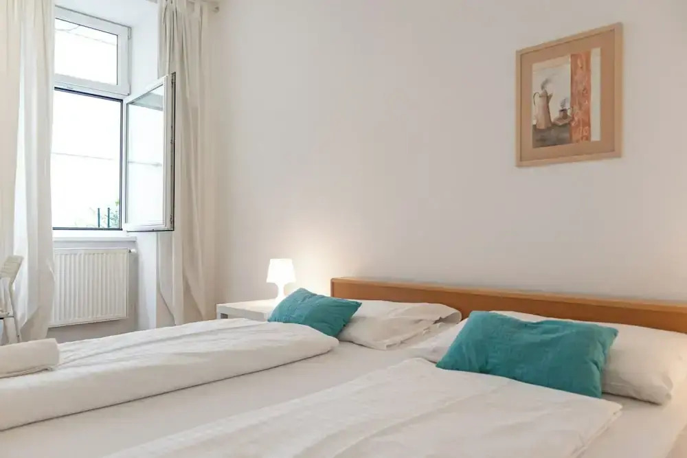 Welcoming 3BR Apt Steps From Belvedere
