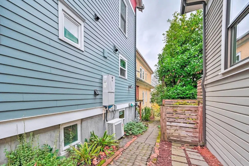 2 Mi to Capitol Hill & Lumen Field! Seattle Escape