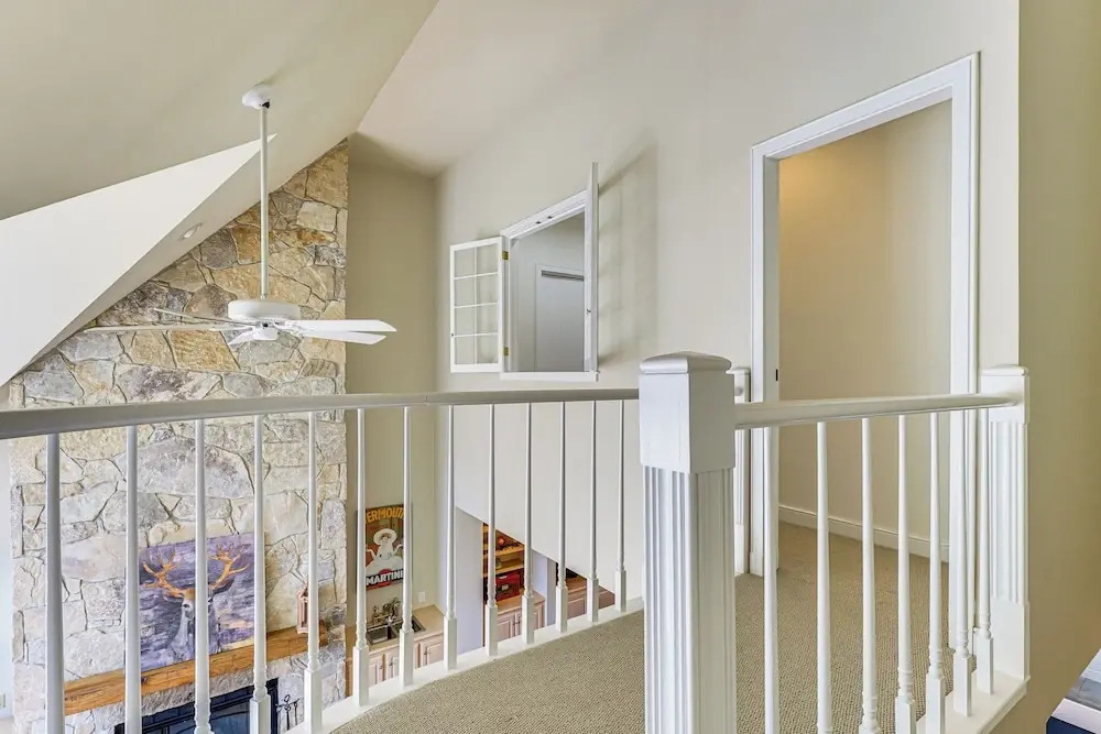 Walk to Ski Lift: Spacious Condo in West Dover!