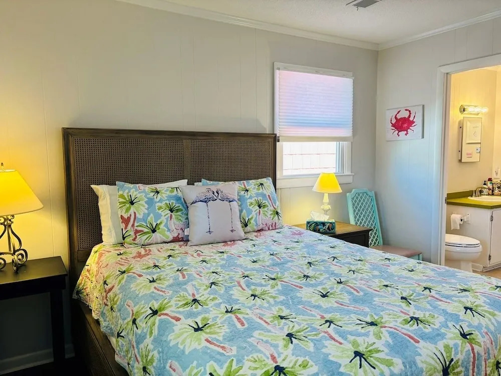Lime Inn 4 Bedroom Home by RedAwning