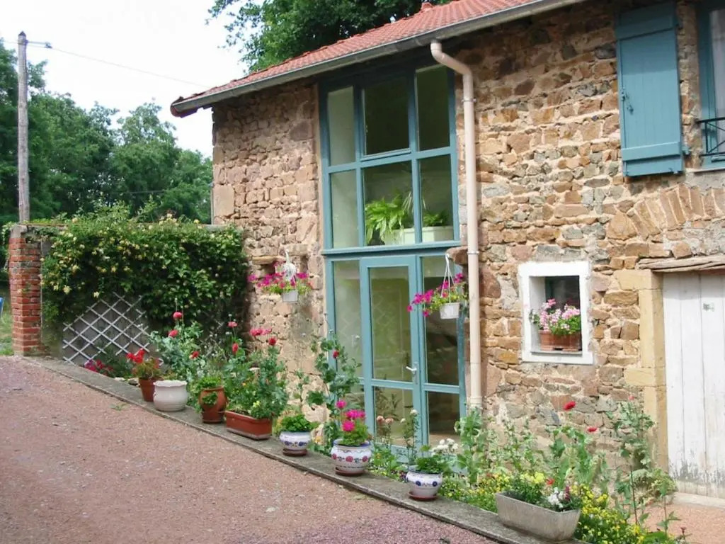 Gîte rénové à Montagny, terrasse, parking - FR-1-496-201