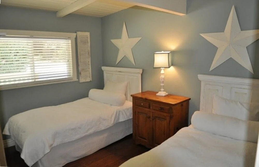 4 B/R Oceanfront Home - Estate Property Hot Tub/ Stairs to Beach