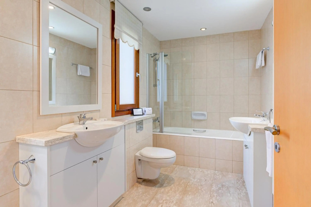2 bedroom Villa Loukia with private pool and gardens, Aphrodite Hills Resort