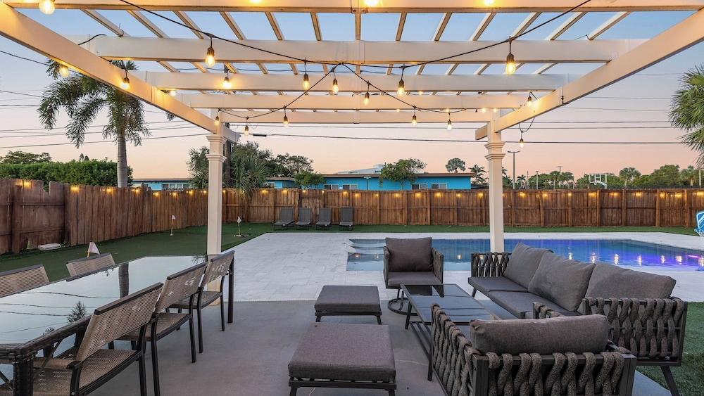 Pool, Hot Tub & Putting Green Near Deerfield Beach Oasis on Fourth by Avantstay