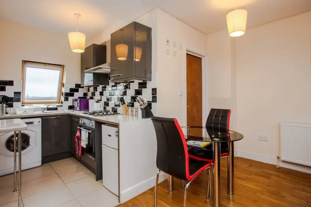 Top Floor Studio Next to Clapham Junction Station