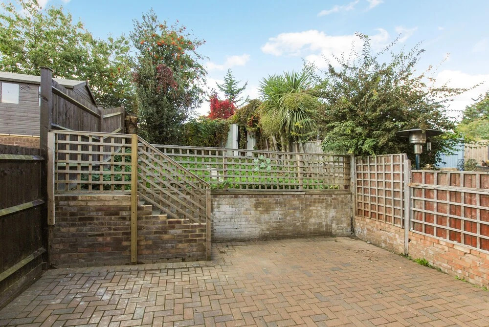 Entire 3 Bed House - Affordable Group Accommodation - Free Parking & Wifi
