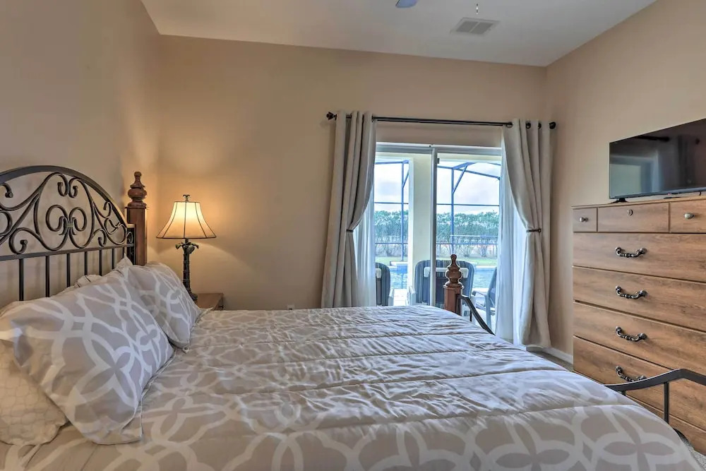 10 Mi to Disney Davenport House with Pool and Spa!