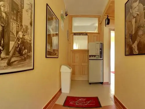 Cinema House Single & Double Rooms & Studio Apartments