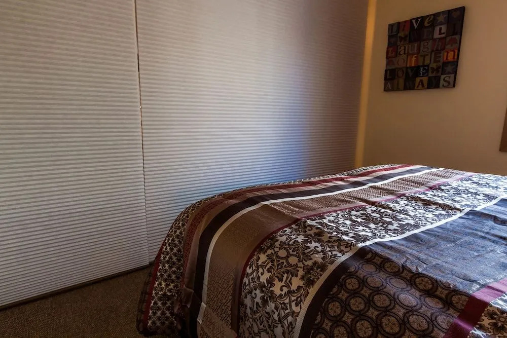 Flying Dutchman #1143 - Studio Br Condo