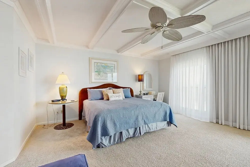 Ocean-view Penthouse With Pool, Balcony & Central AC - Snowbird-friendly