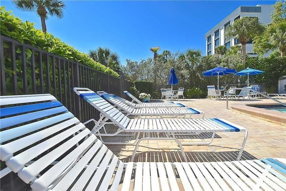 Bay Tree Club 106 - Two Bedroom Condo