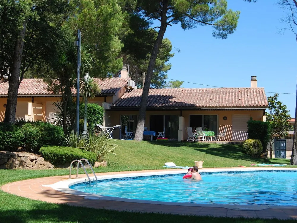Beautiful Holiday Home With Dishwasher at 900m. From the sea