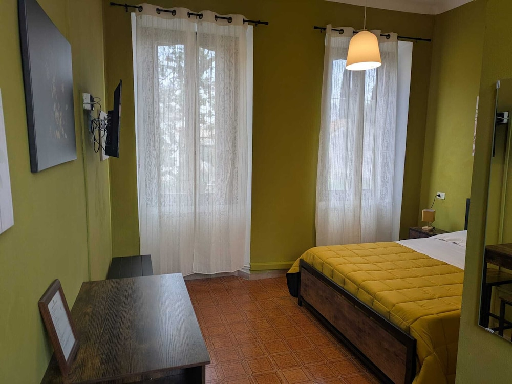 Corte Meneghina-short stays