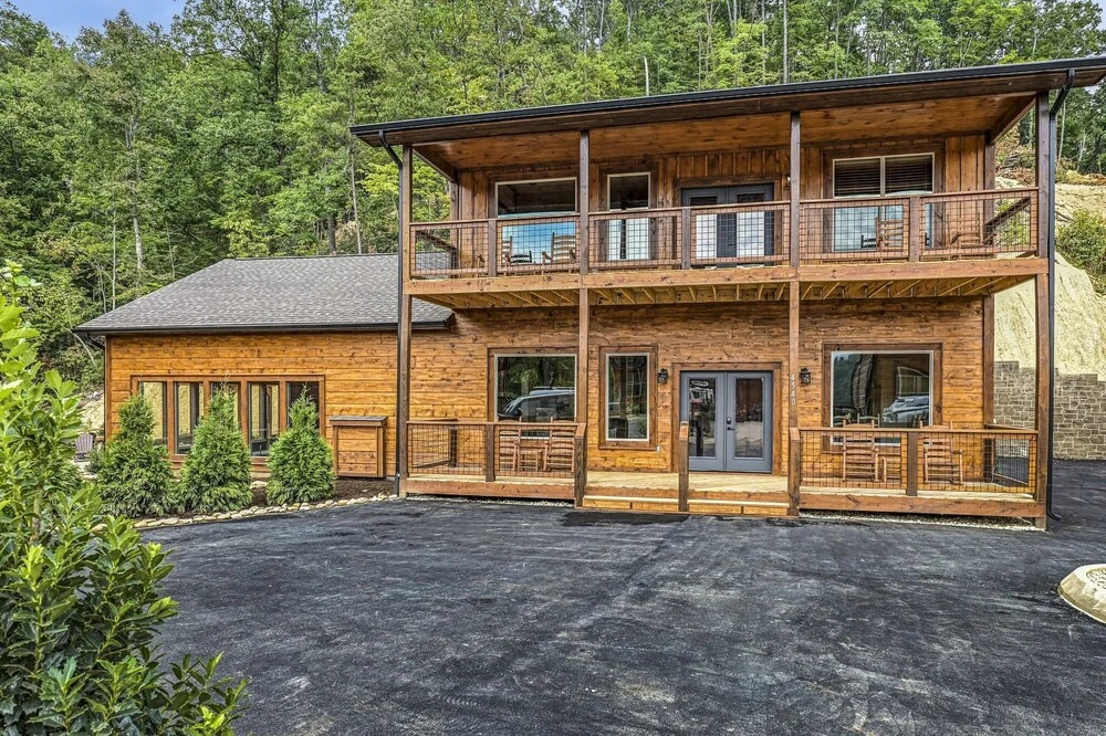 Splashin Around 4 Bedroom Home by Redawning