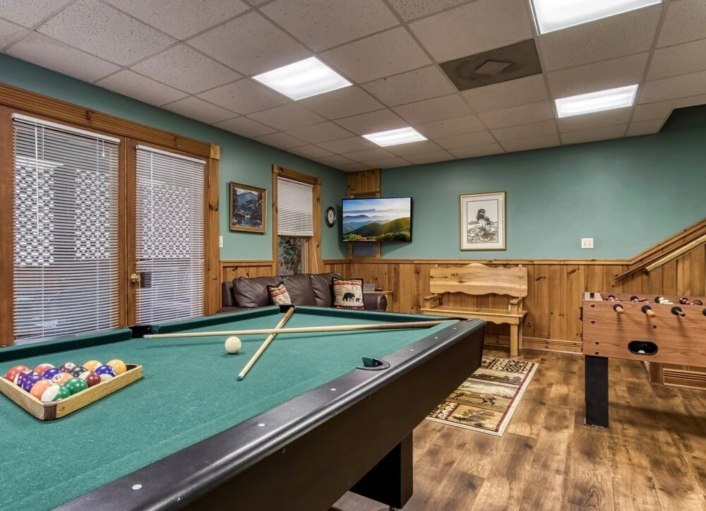 ER92 - Virginias Villa - Great location! Close to all the action! cabin