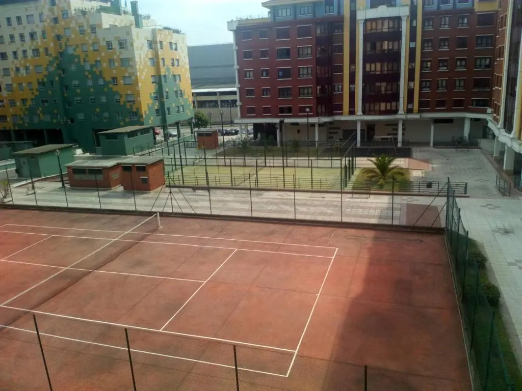 Los Prados - HUCA Oviedo - Parking gratuito