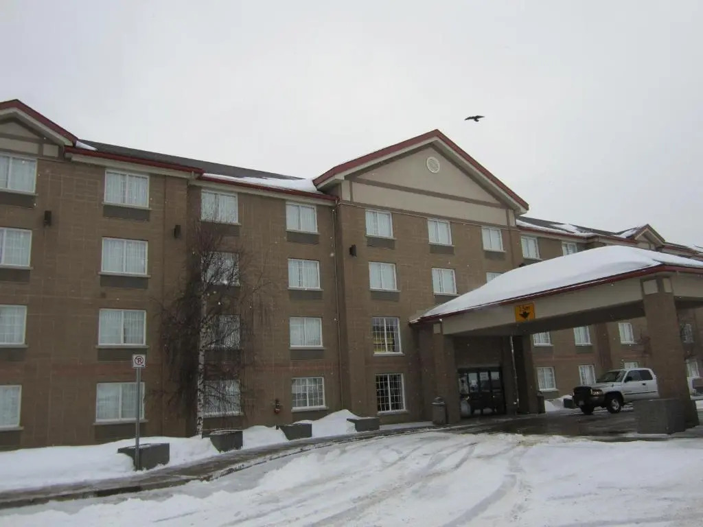 Woodlands Inn & Suites