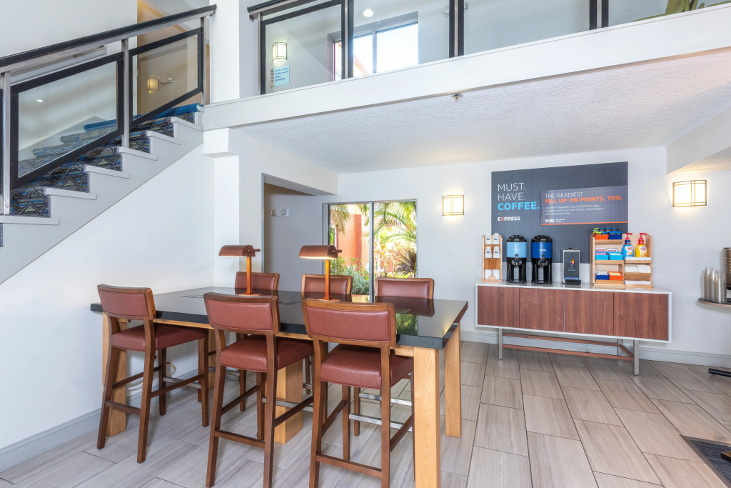 Holiday Inn Express Hotel & Suites Bradenton West by IHG