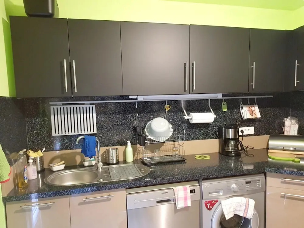 House With 2 Bedrooms in La Londe-les-maures, With Enclosed Garden and