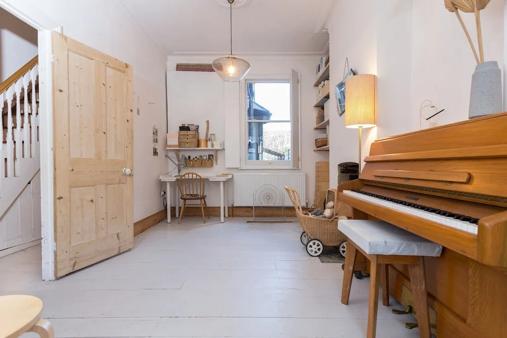 3 Bedroom Home in East London Accommodates 7