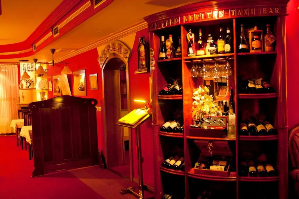 Taxi Bar Motel