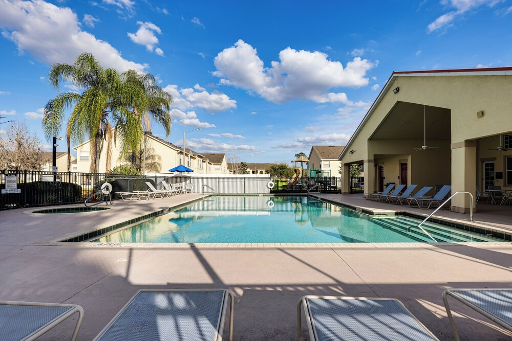 5 Mi to Wdw! Spacious Resort Escape w/ Pool Access