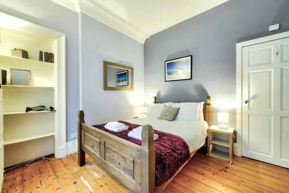Lovely 2bdr Apartment in West End for 4 Guests!