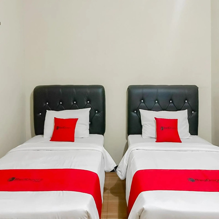 RedDoorz Syariah at Bumi Eyang Enin Homestay Tasikmalaya