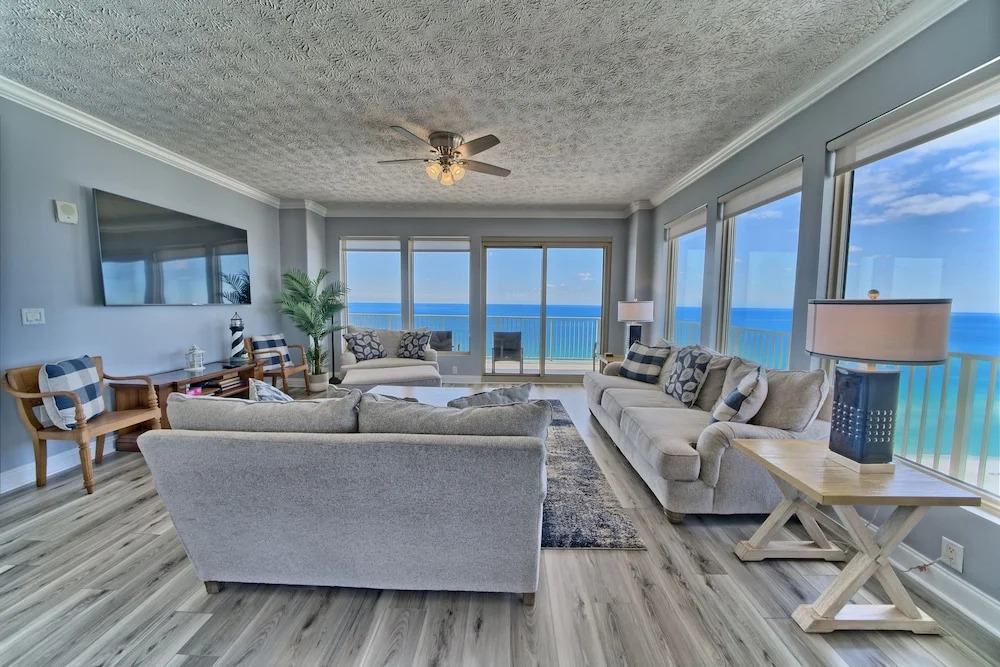 Spacious Tropical Condominium at 17th Floor with Beach and Pool Access - Unit 1707 by RedAwning