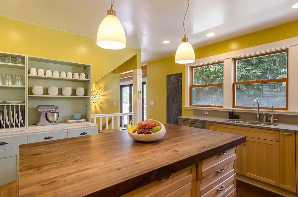 Sleeps 16 Luxurious 6BR Seattle Home
