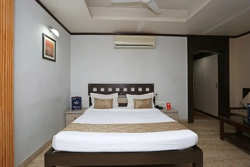 OYO 3063 Crystal Residency