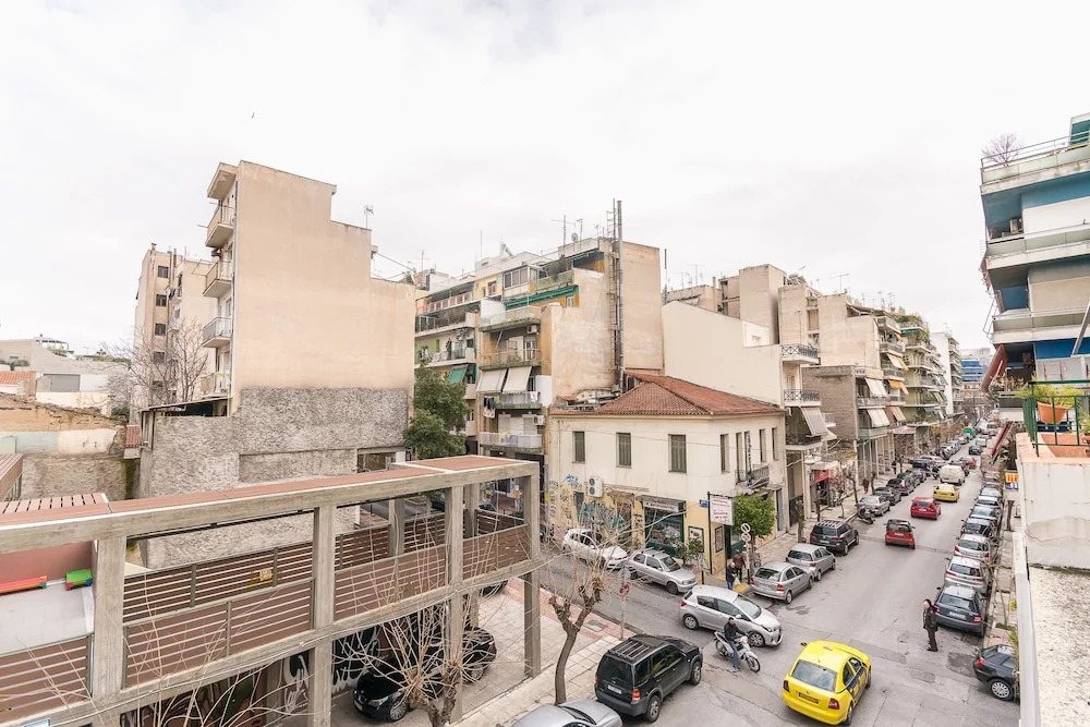 Comfy Kerameikos Apartment by Cloudkeys