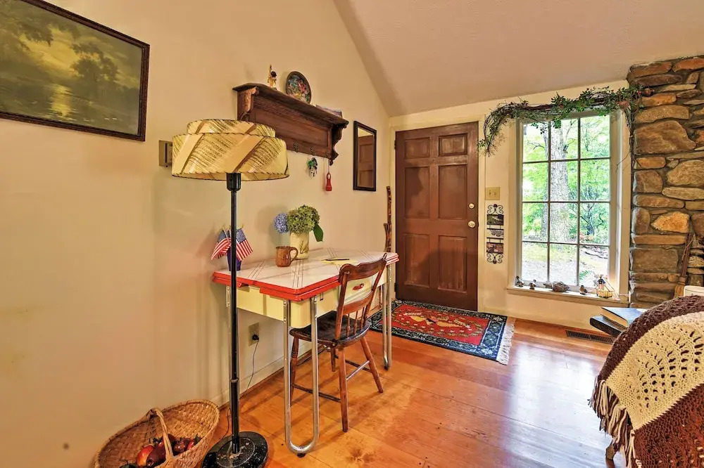 Creekside Cottage: Blue Ridge Mountain Escape!