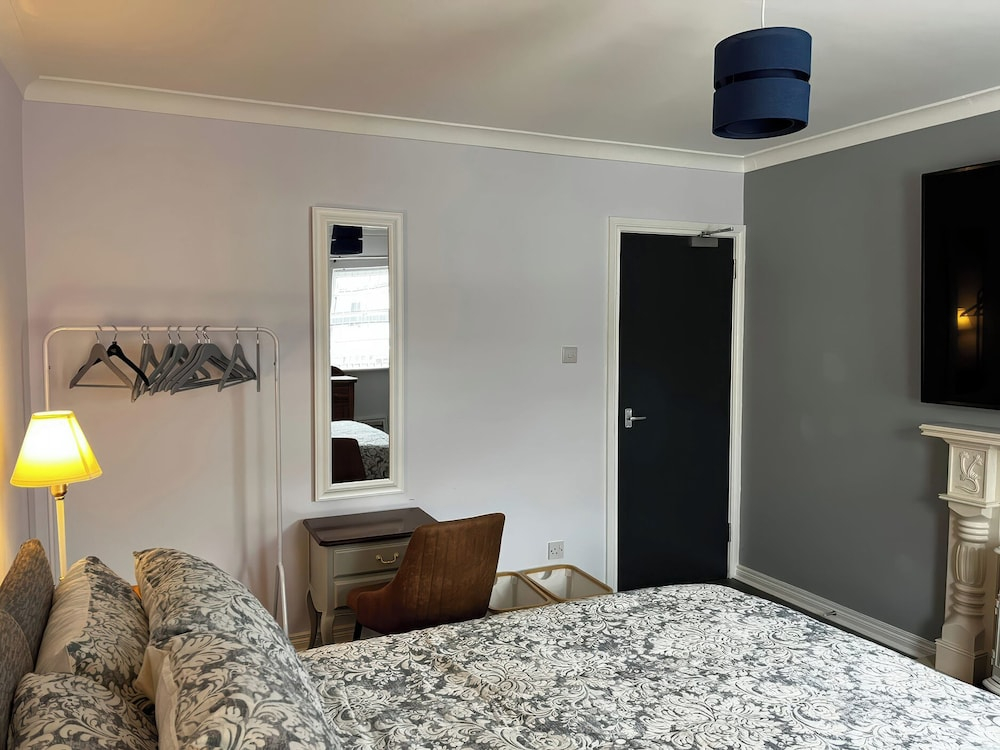 Shalom Apartment 98B