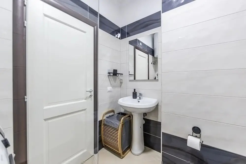 The Seabreeze Apartment 1BR in Gjiri i Lal zit