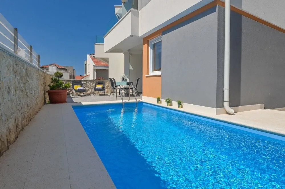 Funtastic Apartment with Private Heated Pool