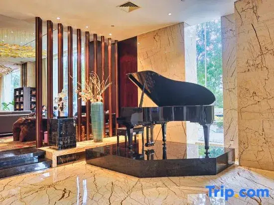 Rowin Grand Hotel