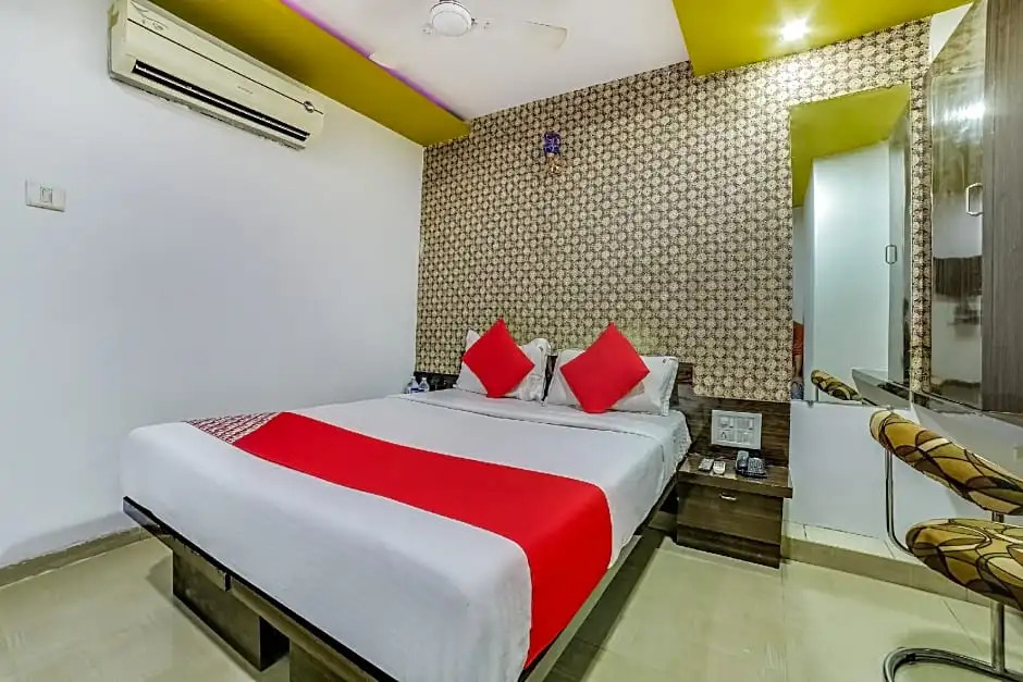 OYO 66982 Hotel Skyway Inn