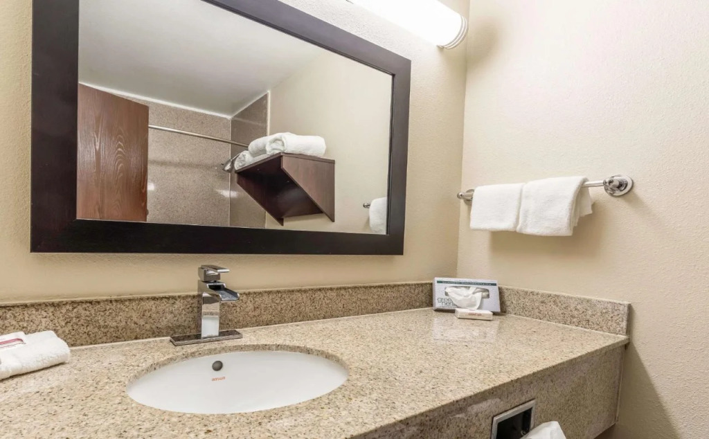 Red Roof Inn PLUS & Suites Houston - IAH Airport SW