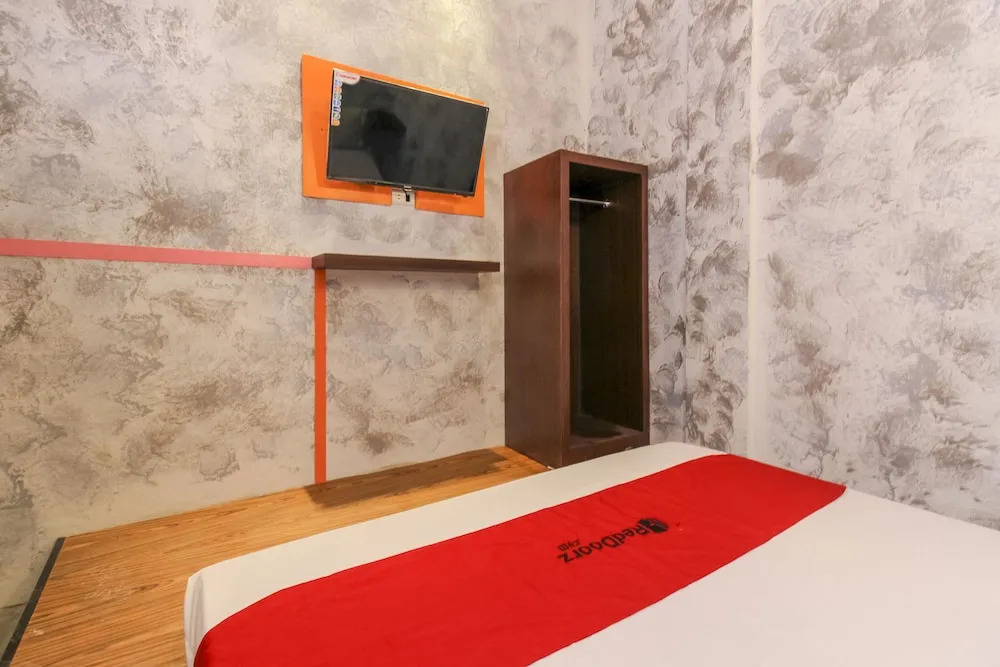 RedDoorz near Medan Plaza