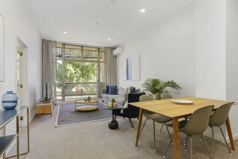 2 Bedrooms On Hobson Street With Carpark - By Urban Butler