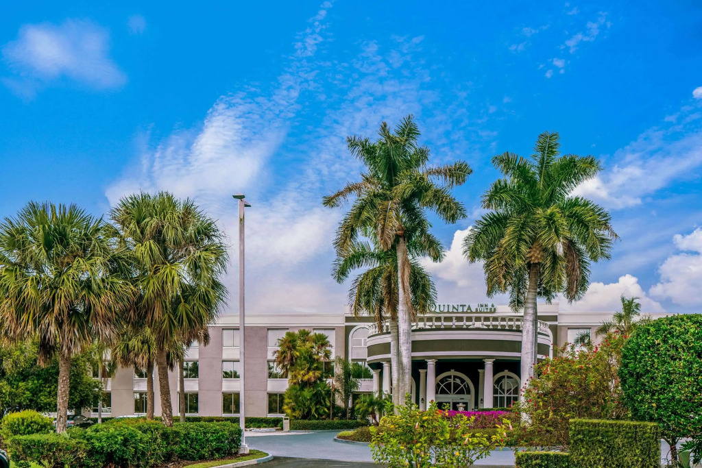 La Quinta by Wyndham Naples Downtown