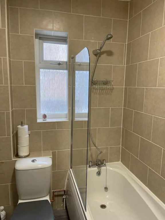 2-bed, Sleeps 4, Free Parking, Pets Allowed
