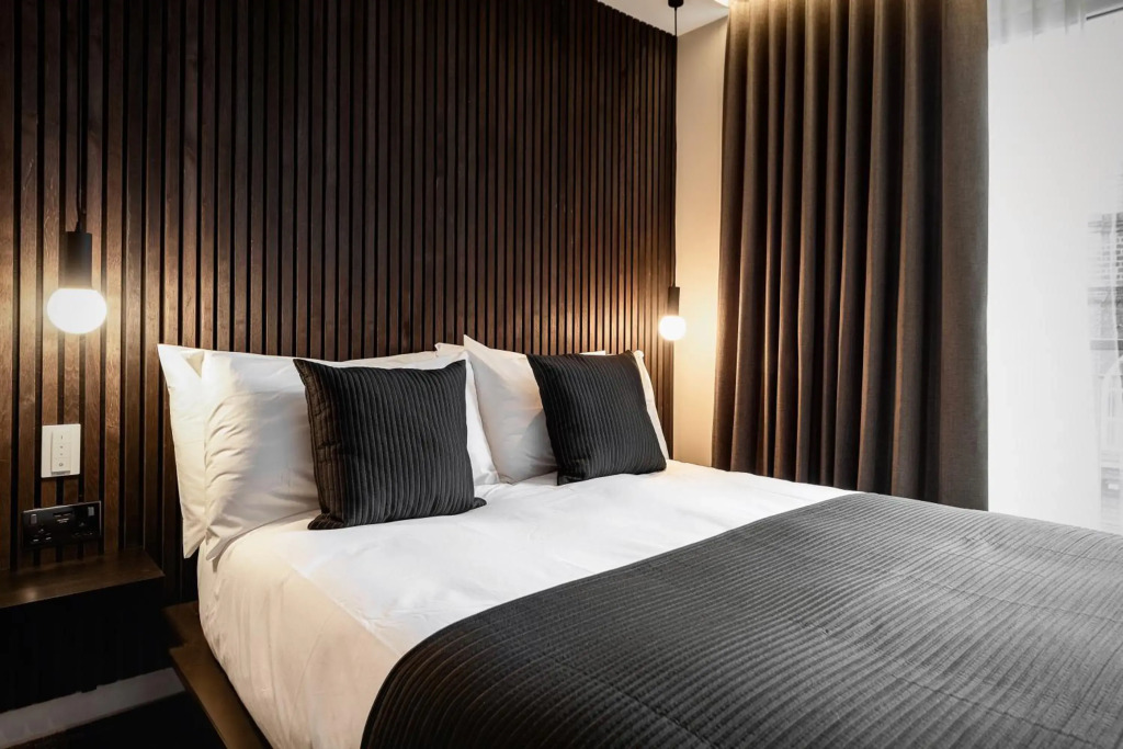 The Acacia, Luxury with Private Balcony + Parking