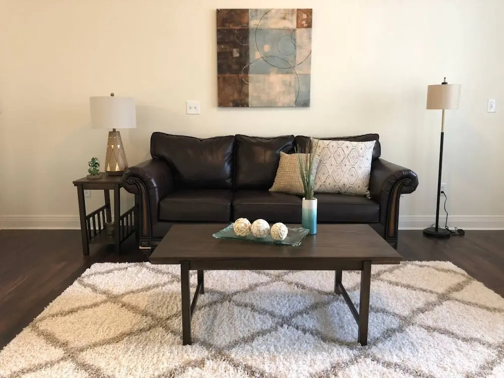 Sophisticated One Bedroom Near Downtown
