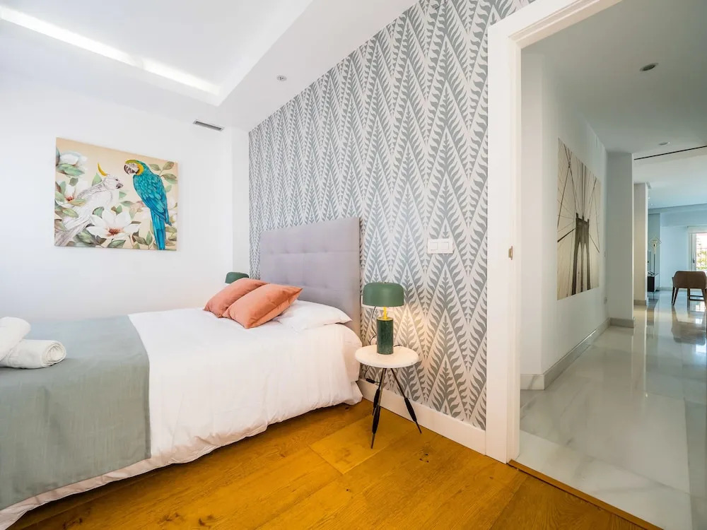 Central Sunny Penthouse Premium Apt